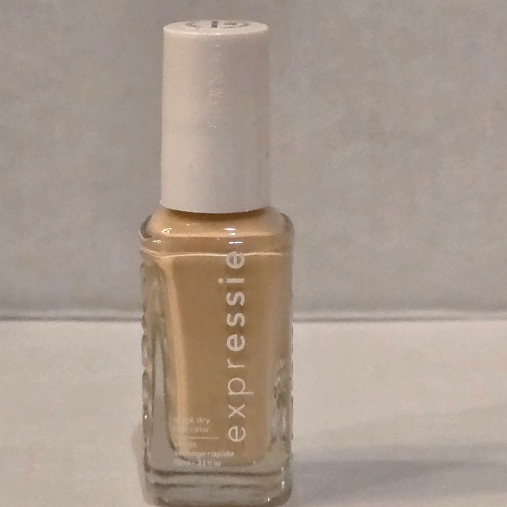 Essie Expressie Quick Dry Nail Color Busy Beeline 100 Pale Yellow Polish 10ml